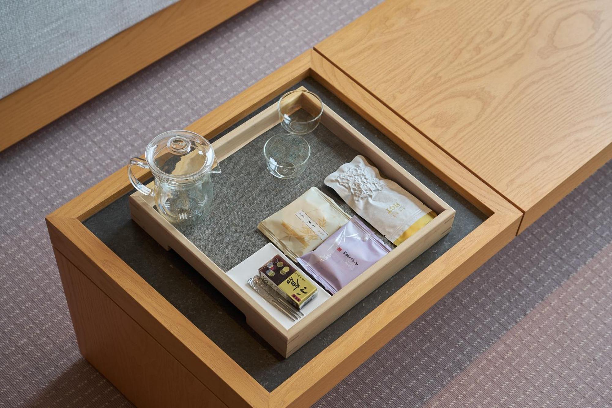 Hotel Royal Chiao Hsi Jiaoxi Buitenkant foto A tea tray in a hotel room